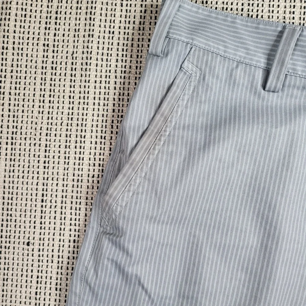 Adidas Shorts Mens 34 Golf Performance Lightweight Summer Active Athletic Stripe